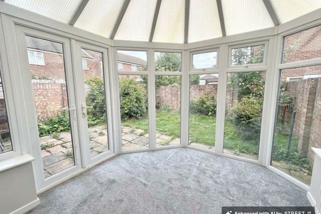 13 Oaklands, Ashford photo 4