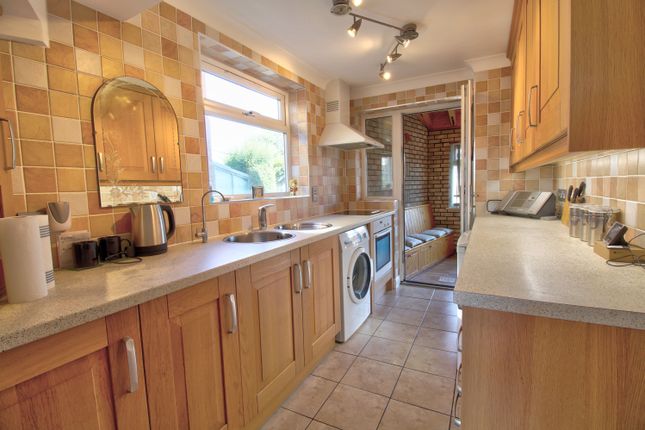9, Aldis Avenue, Stowmarket photo 2