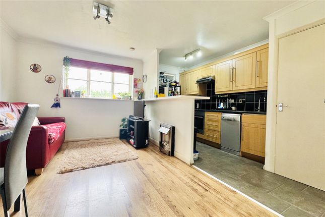 10, Bluebell Rise, Surrey photo 4