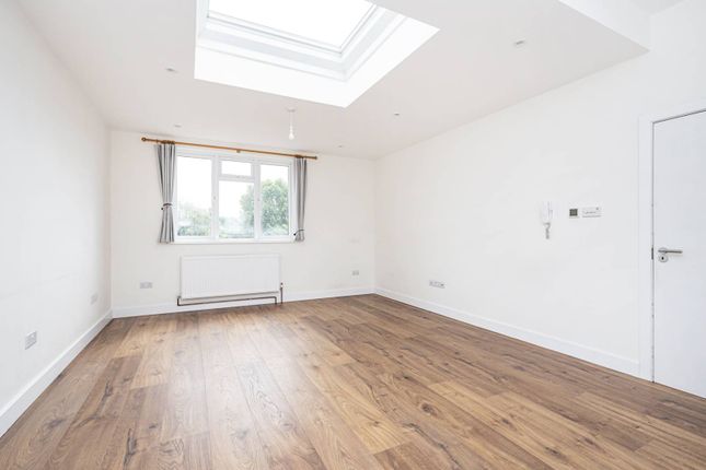 Thumbnail Flat to rent in Clifton Gardens, Temple Fortune, London