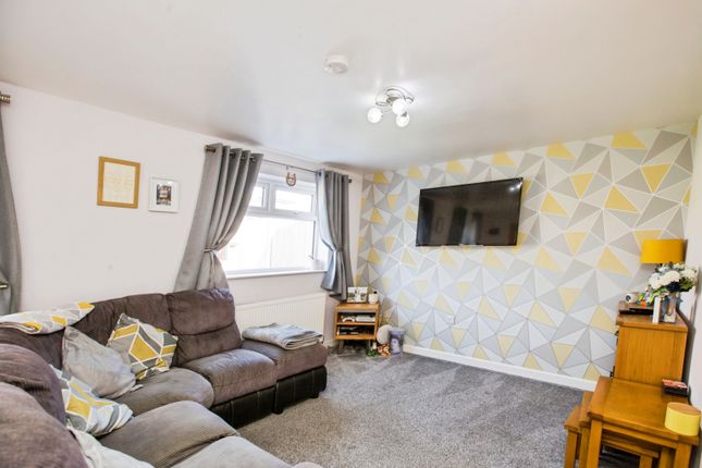 3, Marston Close, Bradford photo 4