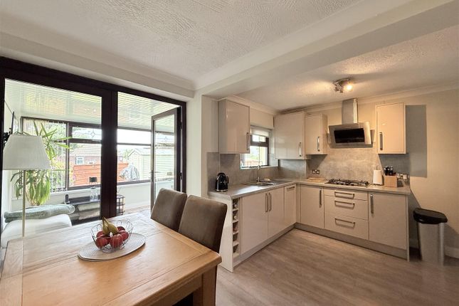 19, Everest Avenue, Ashton-Under-Lyne photo 3