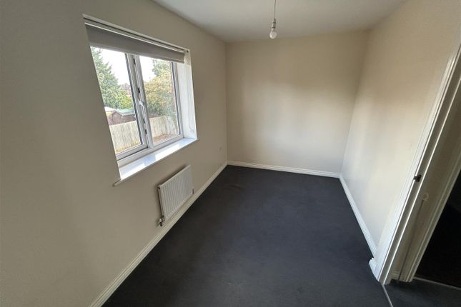 4, Lucy Baldwin Close, Stourport-On-Severn photo 3