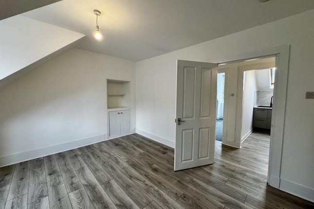 Top Floor Flat Right, 30 South Mount Street, Aberdeen, AB25 2TB, Aberdeen photo 2