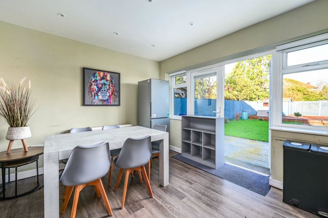 10, Meadway, Surrey photo 4