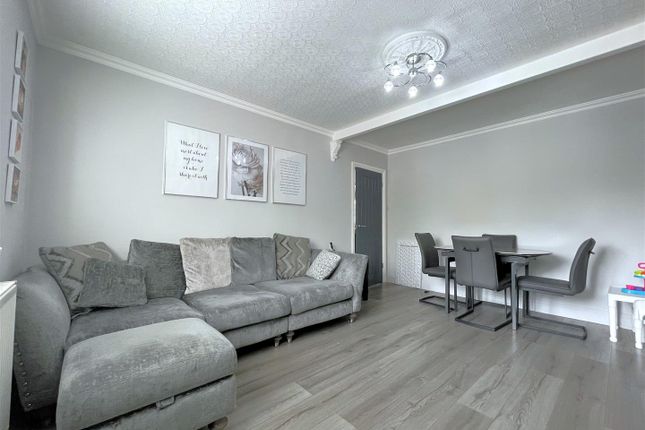Maisonette for sale in Magpie Hall Close, Bromley Common
