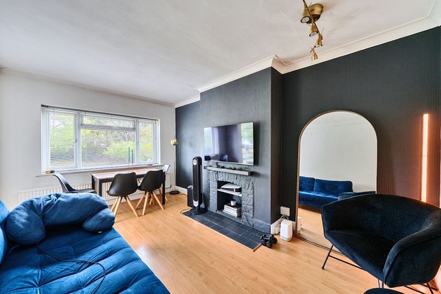 95 Manor Green Road, Epsom photo 3