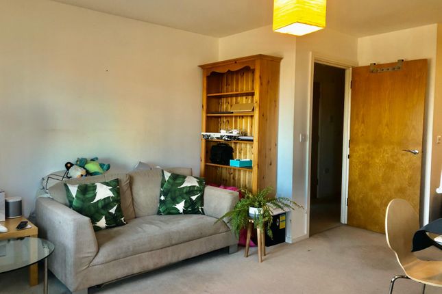 Apt 42, Manchester photo 2