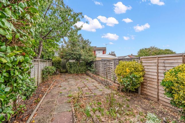 32, Sheep Walk, Shepperton photo 4