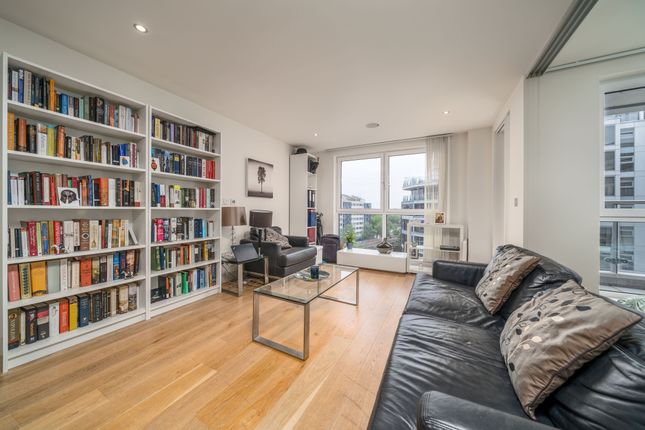 Thumbnail Flat for sale in Townmead Road, London
