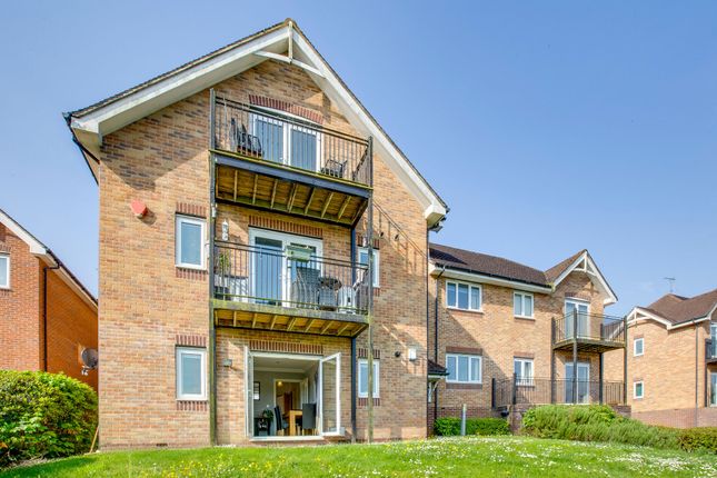 Thumbnail Flat for sale in Rugby Rise, Loudwater