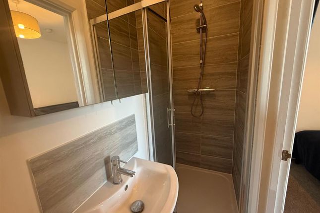 Room 2, 31, West Hill Drive, Mansfield photo 5