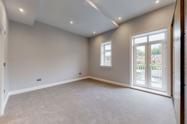 Flat to rent in Brighton Road, Coulsdon