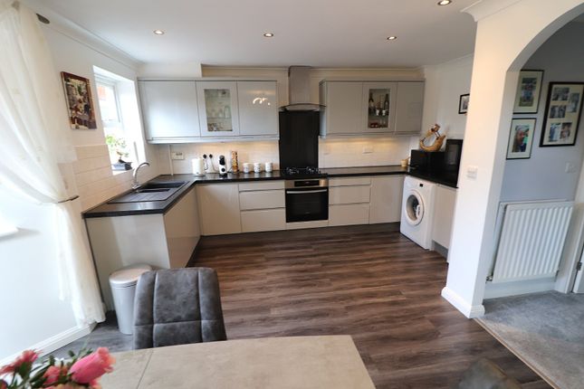 129, Mendip Way, Hertfordshire photo 3