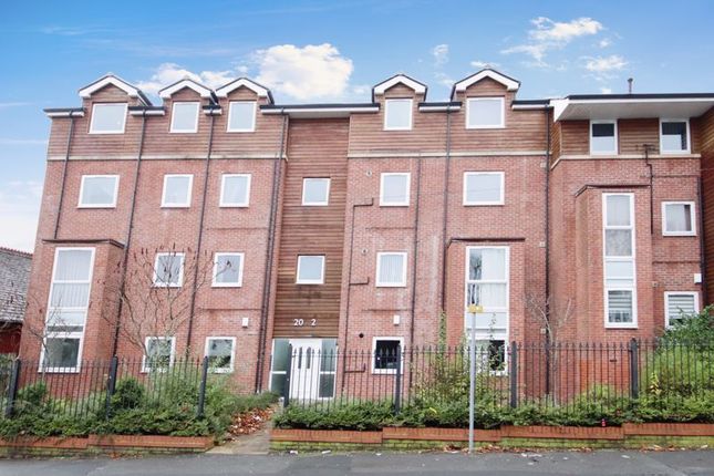 Flat to rent in Egerton Road, Manchester