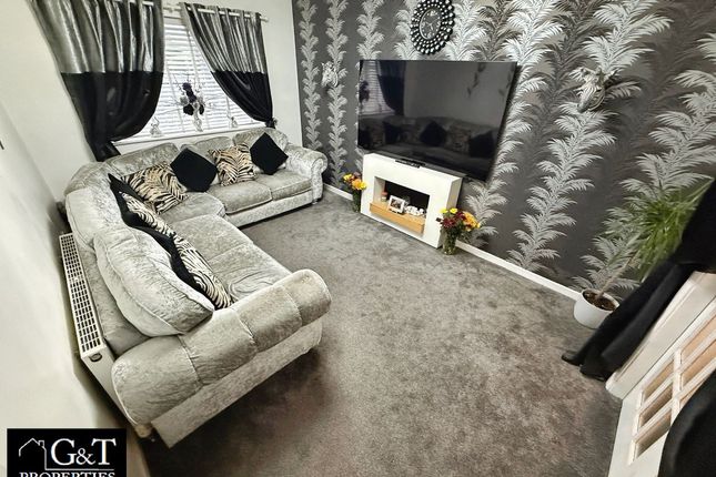 32a Limes Avenue, Brierley Hill photo 2