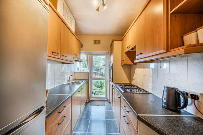 30, Lyndhurst Avenue, Pinner photo 4