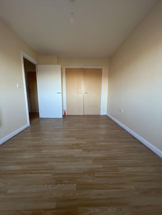 15 Ottawa Court, London photo 5