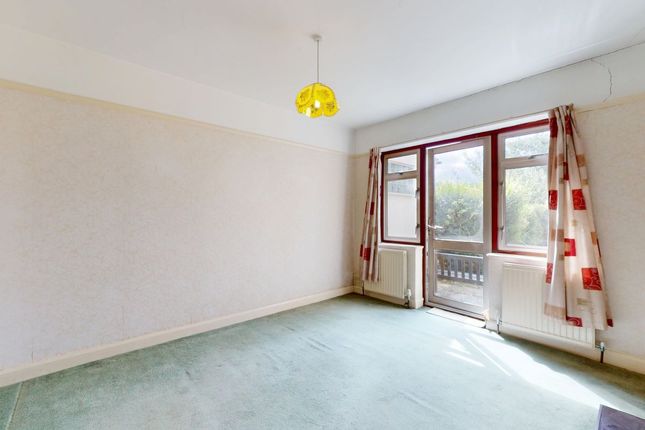 46, Adrian Road, Abbots Langley photo 3