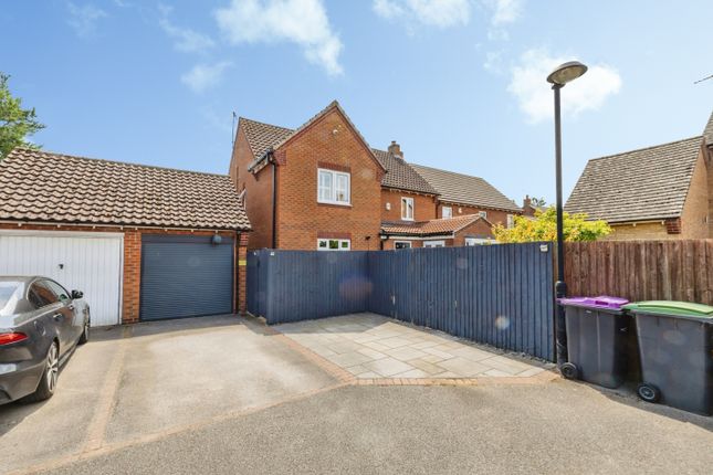 11, Rose Hip Walk, Witham St Hughs photo 2