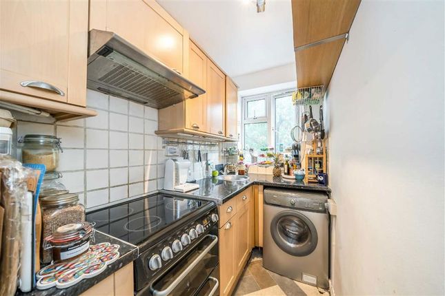 Flat 19, Sandhurst Court, Acre Lane, London photo 4