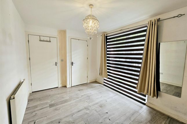 5, Esparto Way, Dartford photo 5