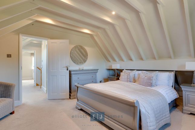 Granary Lodge, High Road, Loughton photo 4