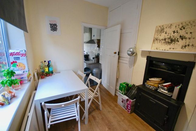 16, Lees hall Crescent, Manchester photo 4