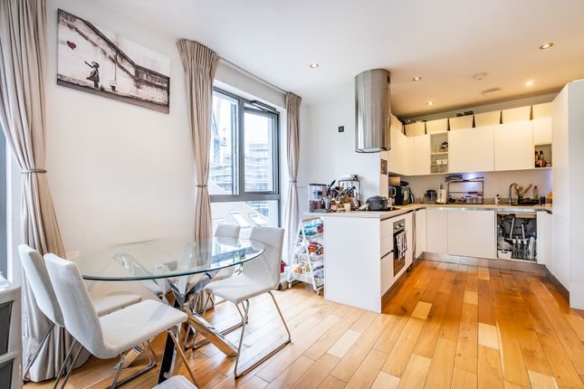 Flat 17 Cascades, Finchley Road, London photo 4