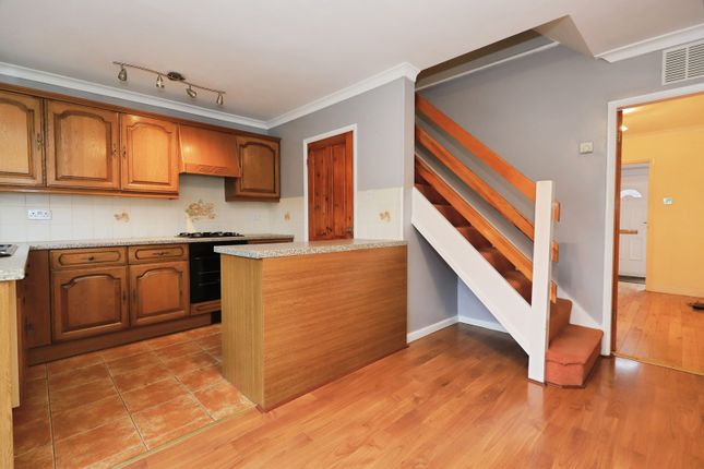 8, Roxby Gardens, Wolverhampton photo 4