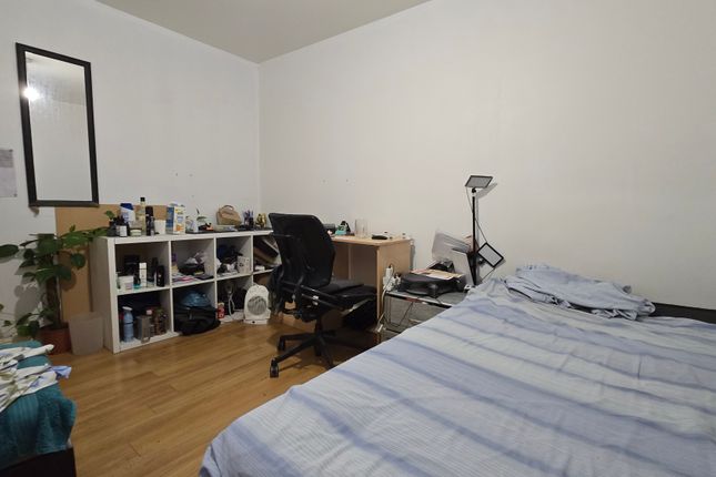 Rosher Close, London photo 3