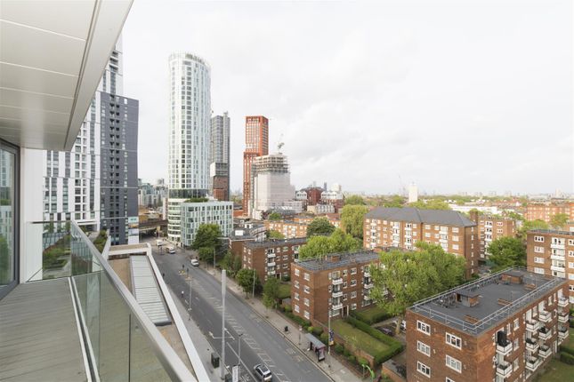 Flat to rent in Pinto Tower, Hebden Place, Nine Elms, London