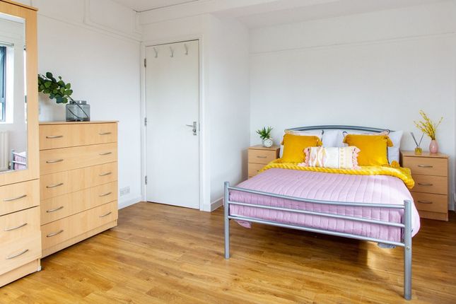 Thumbnail Flat to rent in 101 Landale House, Lower Road, London