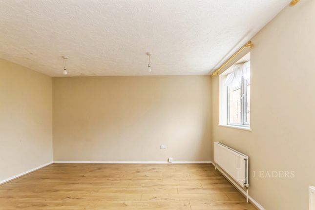 154, Franklin Way, Croydon photo 2