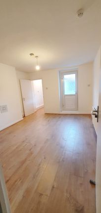 Flat to rent in Queensdale Road, Kensington, London