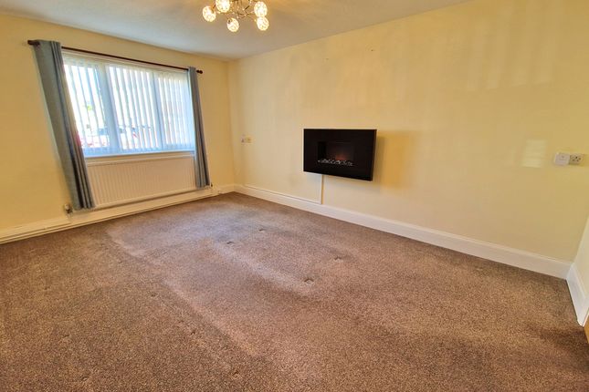 17, SEABANK COURT, PORTHCAWL photo 3