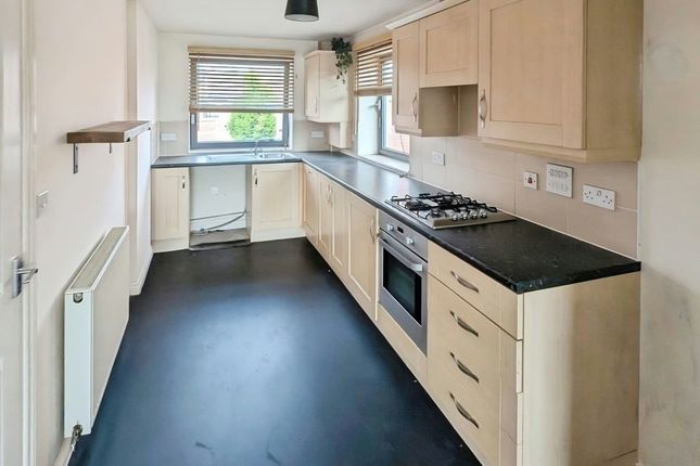 49 Clips Moor, Telford photo 3