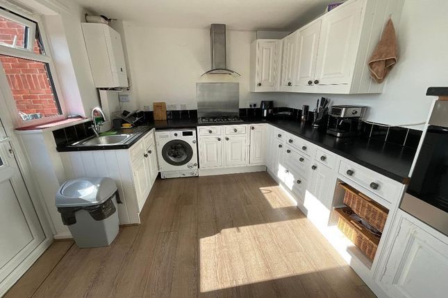 3 Bosworth Crescent, Harold Hill, Romford photo 3