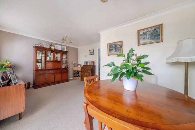 6, Bowers Close, Surrey photo 3