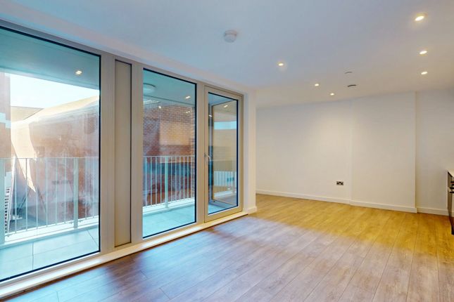 Flat 1 Orla Lodge 1a, High Mead, Greater London photo 2