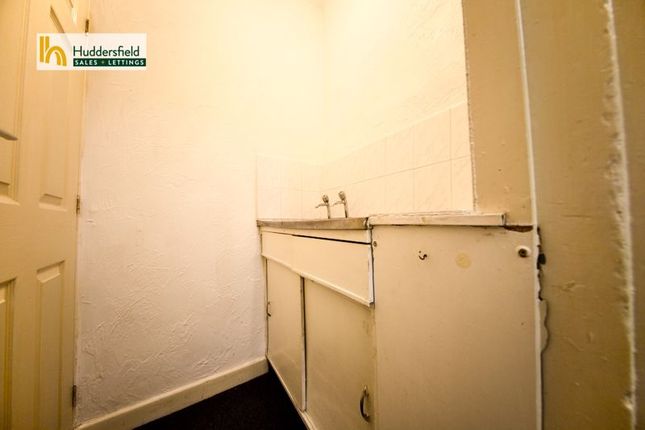 12, Blackhouse Road, Huddersfield photo 4