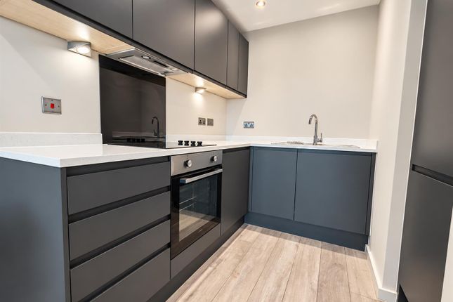 Apt 107, Park Central, 11 Jesse Hartley Way, Liverpool photo 4