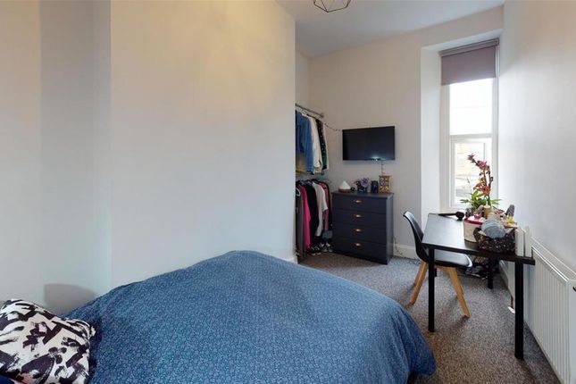 A Cozy And Inviting Double Bedroom With Ample Stor...