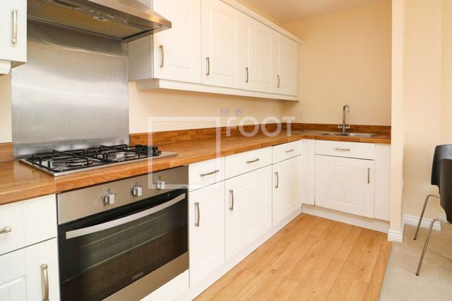 14, Langsett Court, Bradford photo 2