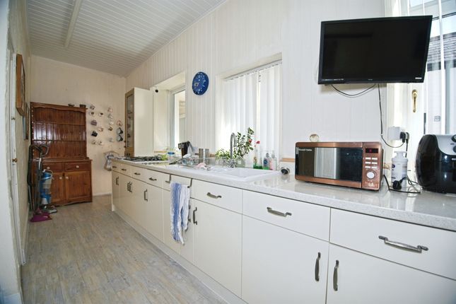 1, Dynea Road, Pontypridd photo 5