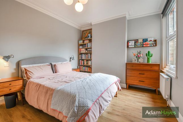 Flat for sale in Grange Avenue, North Finchley