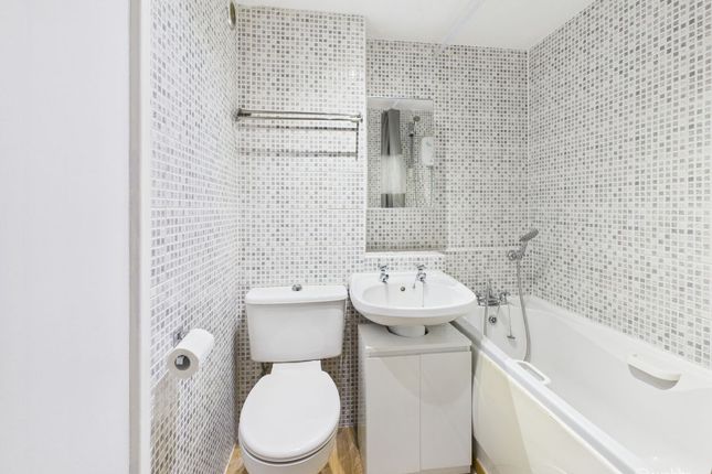 73 Holmbury Grove, Croydon photo 4