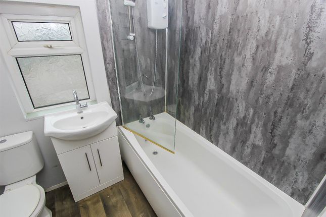 28, Dimplewells Road, Ossett photo 4