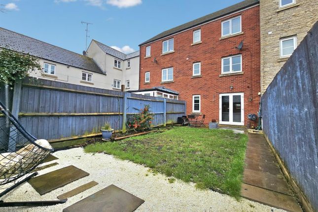 19, Typhoon Way, Gloucester photo 3