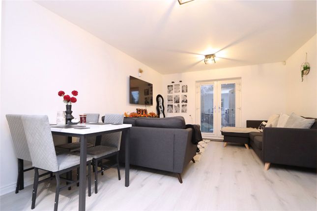 Flat 2, 17, Longhorn Drive, Whitehouse photo 4